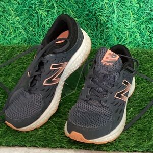 New balance,tennis shoes